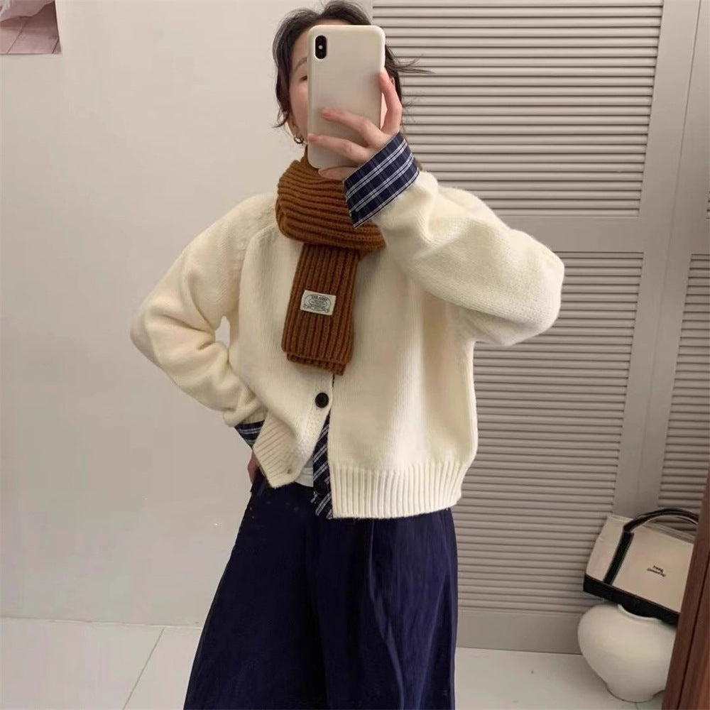 Women's cardigan with elegant button details and pretty pattern NOVAE