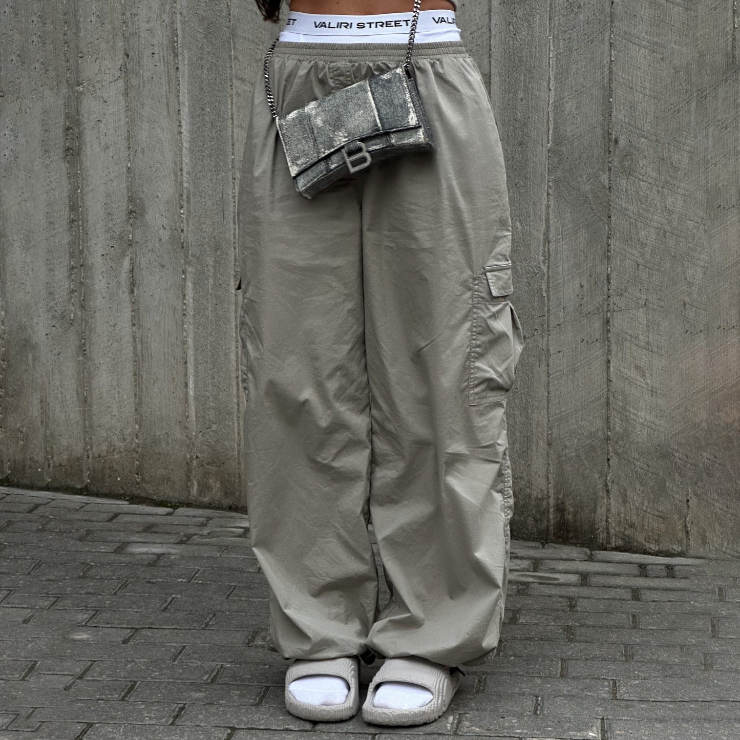 Women's cargo trousers in a casual utility style with an elasticated waist and practical pockets NOVAE