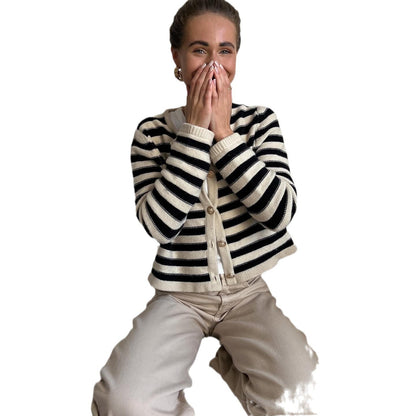 Women's striped cardigan with fashionable button details and a casual cut NOVAE