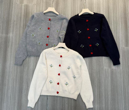 Women's cozy cardigan with hearts and floral embroidery NOVAE